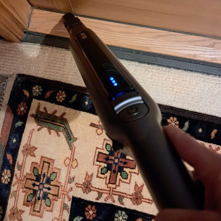 Best Stick Vacuums - Testing Shark WandVac on crevices testing shark wandvac on crevices