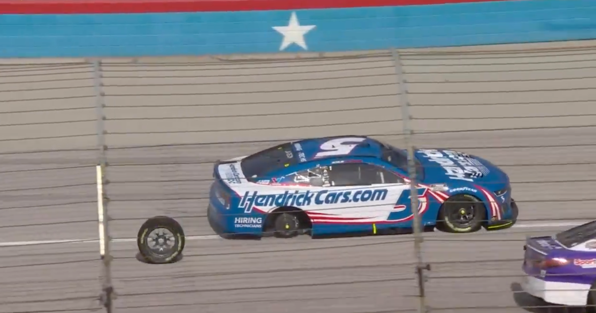 Kyle Larson Loses Wheel Under Caution, Serves Two-Lap Penalty at Texas