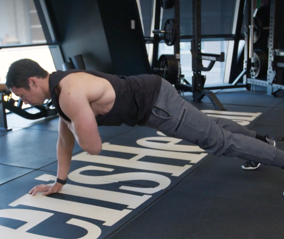 plank shoulder tap