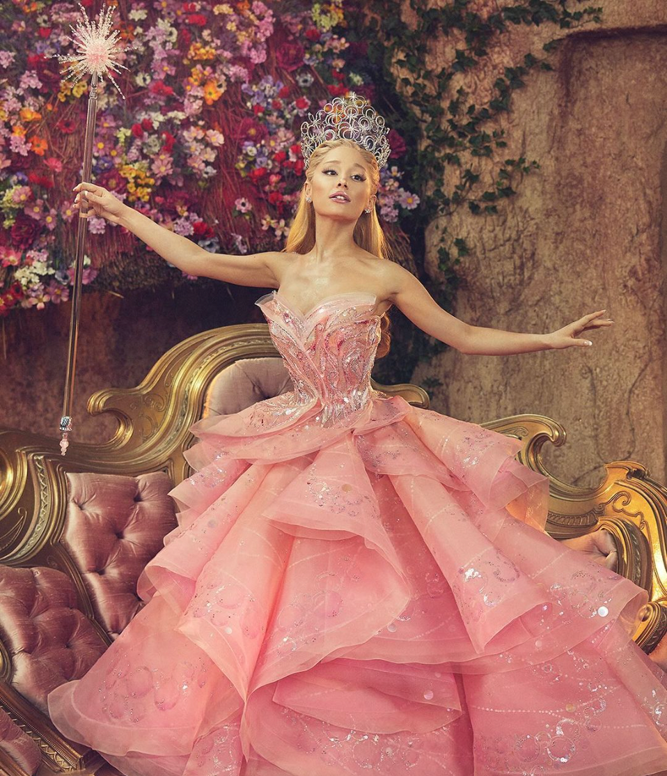 glinda the good witch played by ariana grande
