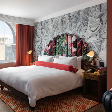 decorating tips from hotels, orange walls and curtains in hotel room decorating tips from hotels, orange walls and curtains in hotel room
