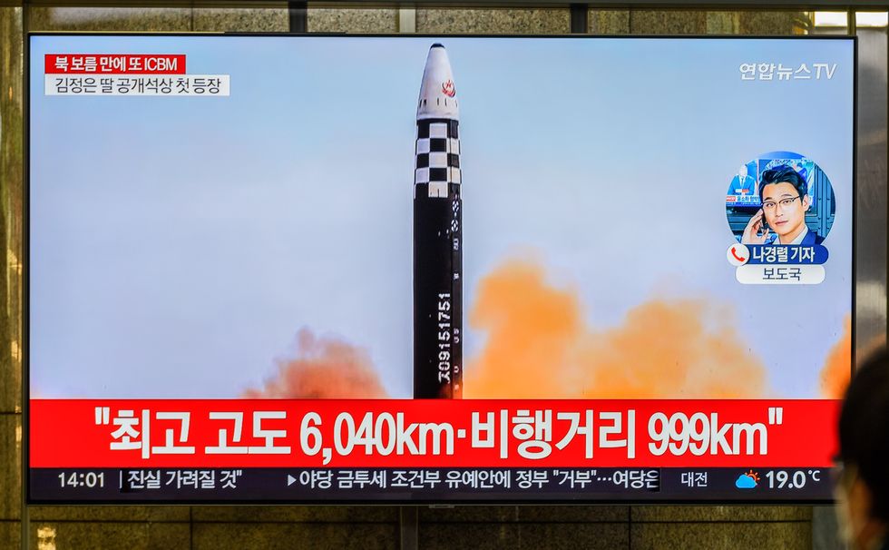 us ballistic missile submarine uss kentucky visits south korea