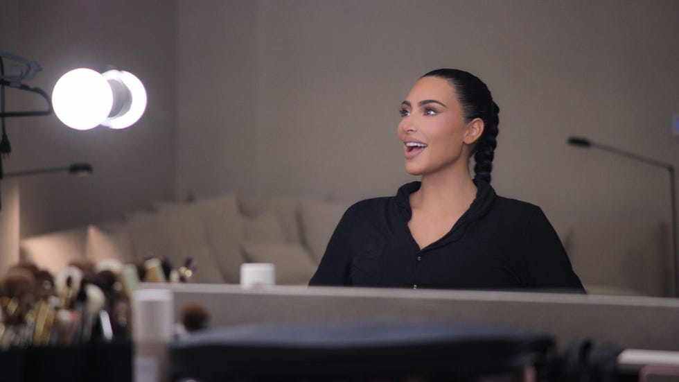 the kardashians    burn them all to the fcking ground   episode 101    the kardashian jenner family bring the cameras back to reveal the raw, intimate reality of life and love in the spotlight like never before kim, shown photo courtesy of hulu