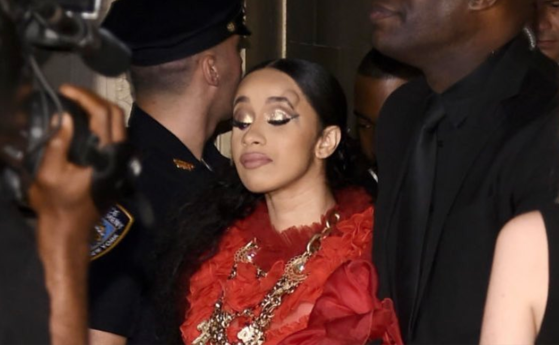 Cardi B And Nicki Minaj Feud Explained - Cardi B's Brawl With Nicki ...