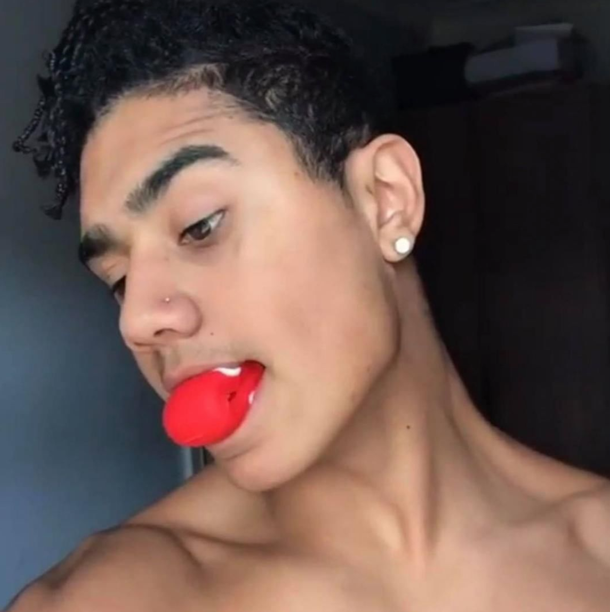 Rubber ball for discount jawline