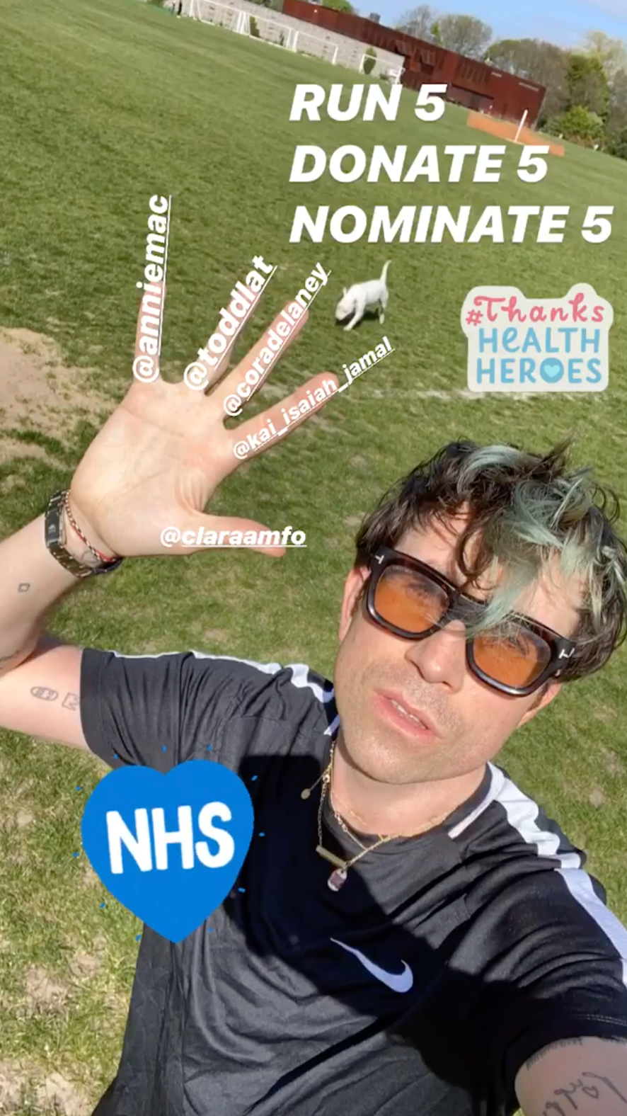 Finger, Eyewear, Hand, Cool, Gesture, Glasses, Photography, Thumb, Grass, Photo caption, 