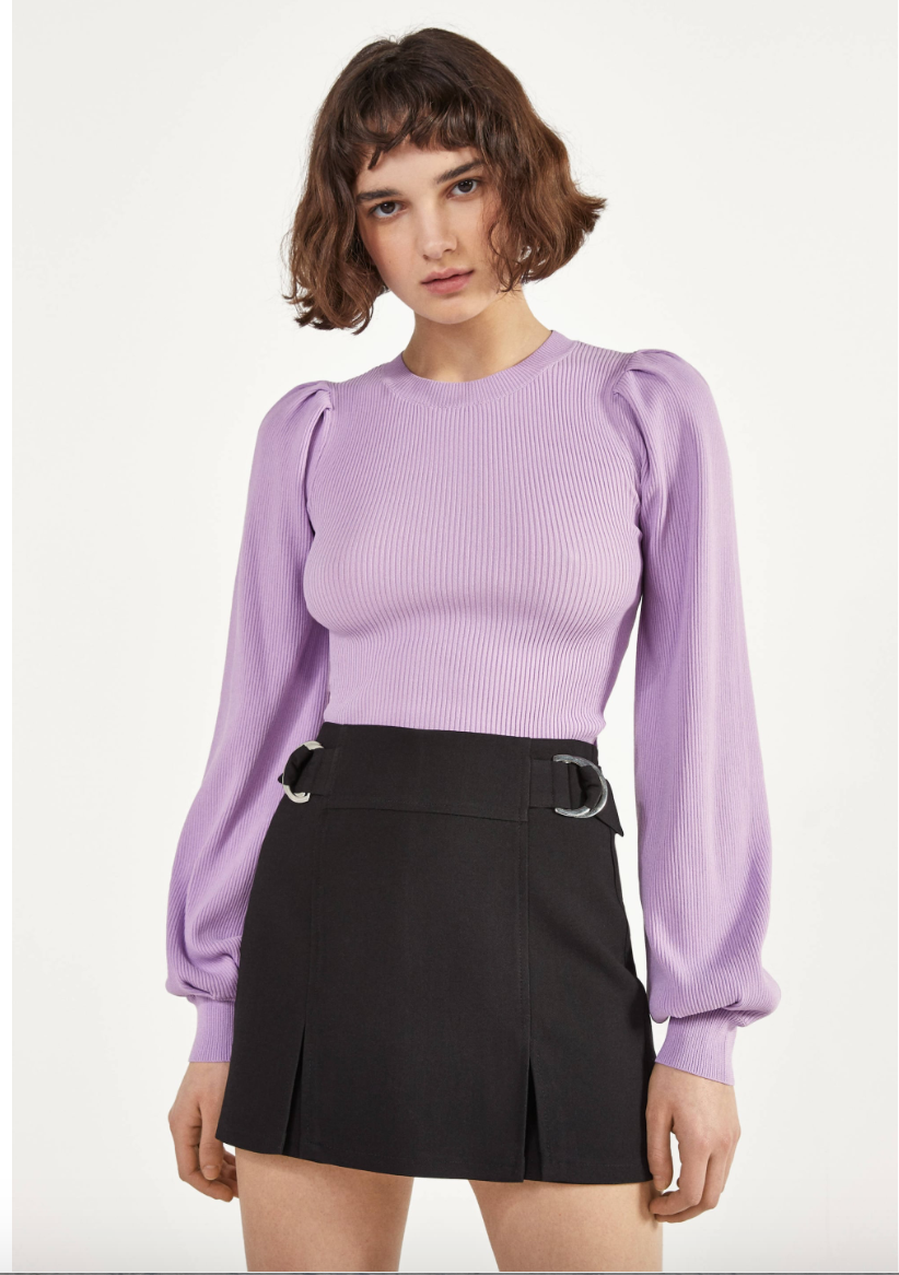 Clothing, Human body, Sleeve, Shoulder, Standing, Joint, Collar, Purple, Waist, Style, 