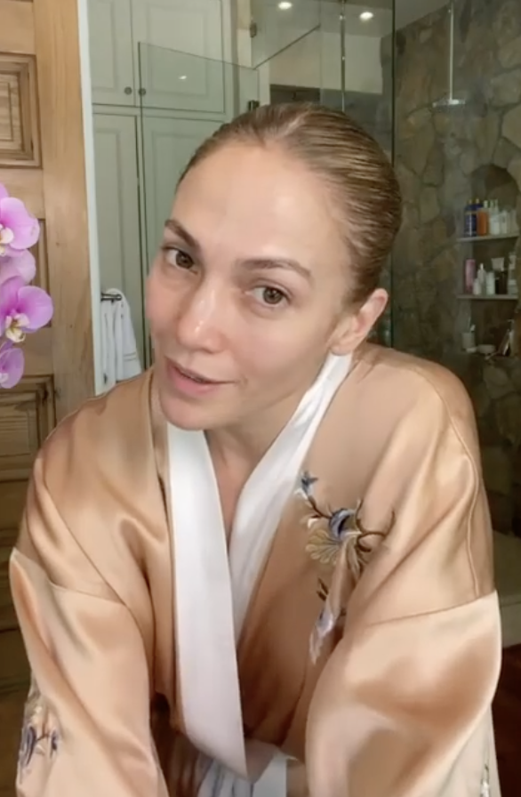 Jennifer Lopez's makeup free selfie is giving us confidence