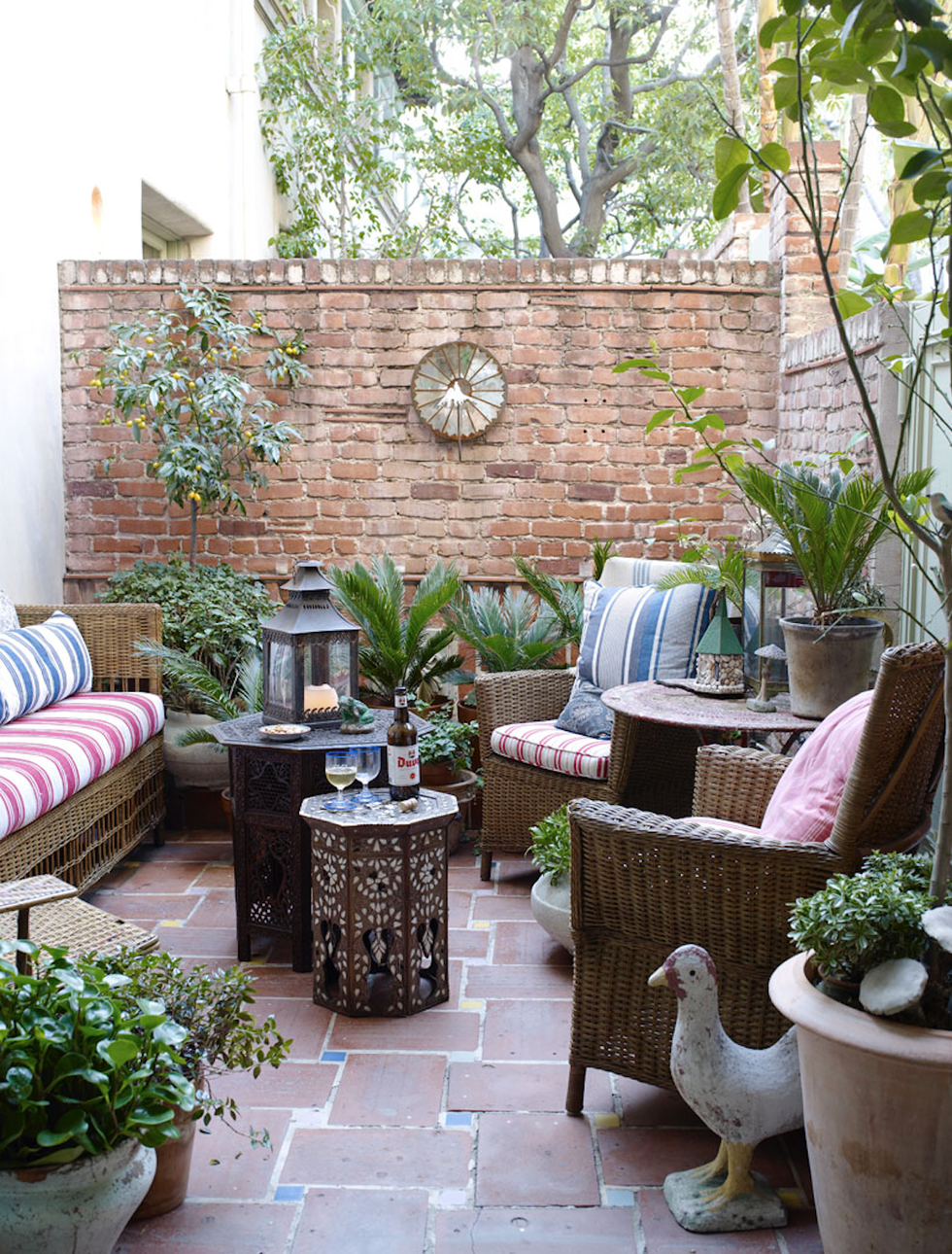 outdoor living space decor ideas