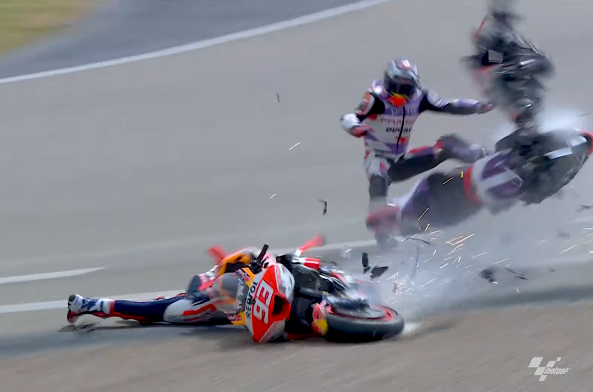 Gp motorbike deals crash