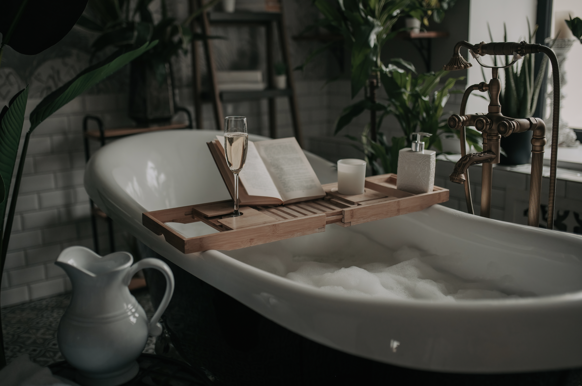 11 of the Best Bathtub Trays, According to Reviews