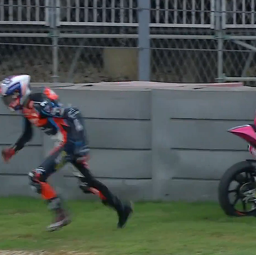 moto3 rider runs away after getting on wrong bike mid race