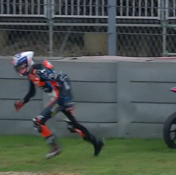 moto3 rider runs away after getting on wrong bike mid race