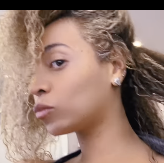 The singer gave us a breakdown of how she maintains her signature blonde using Cécred products. 