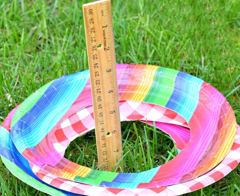 25 best outdoor activities for kids, paper plate toss, activities for kids