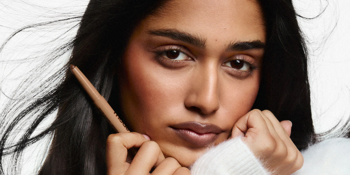 Channel Your Inner ’90s Supermodel With These Expert-Loved Brown Lip Liners