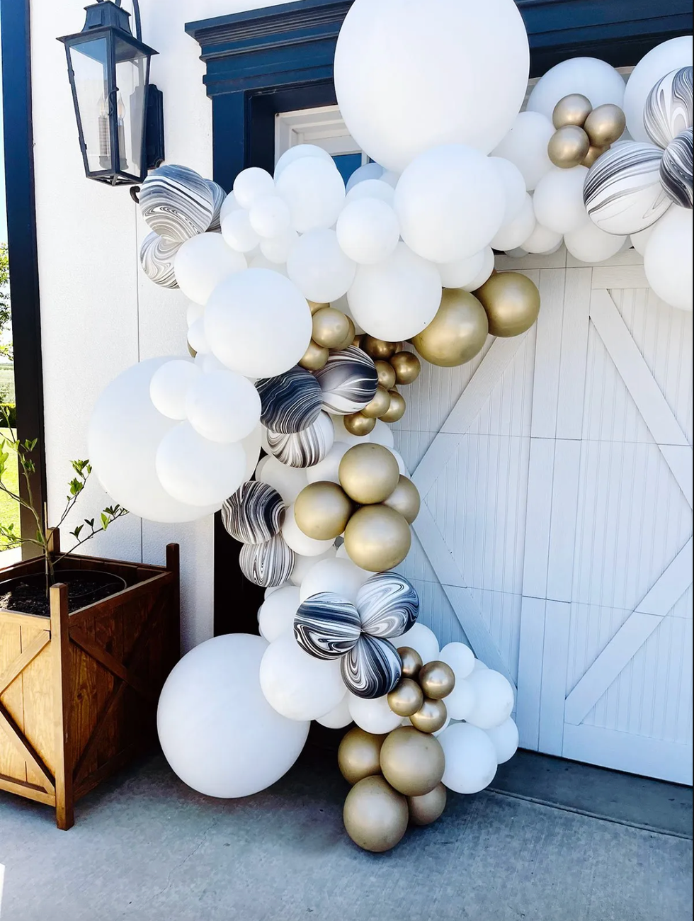 graduation balloon arch