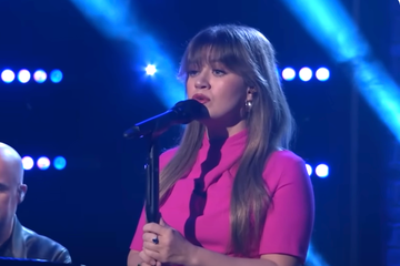 kelly clarkson show kellyoke songs whitney houston cover