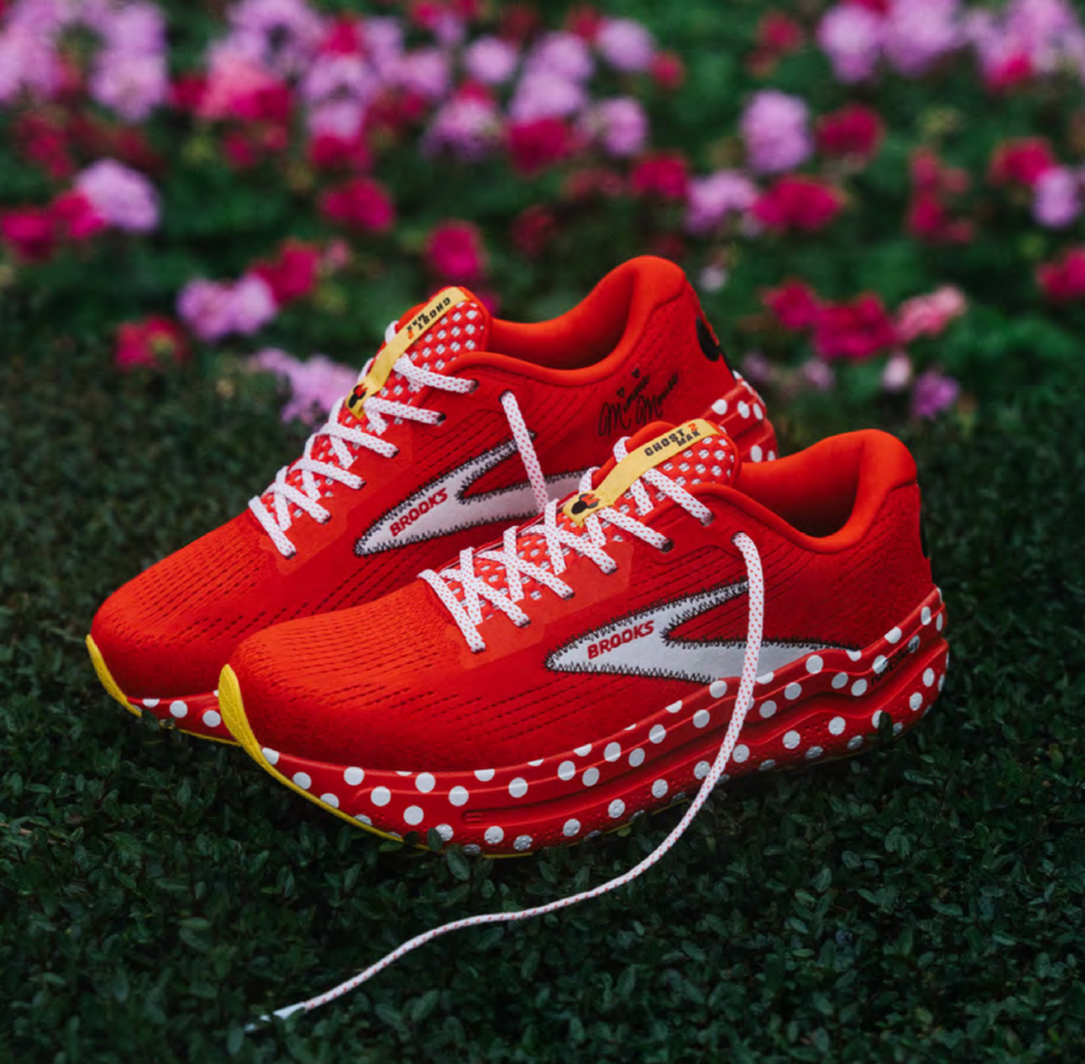 rundisney x brooks collaboration minnie ghost max 2 sneakers