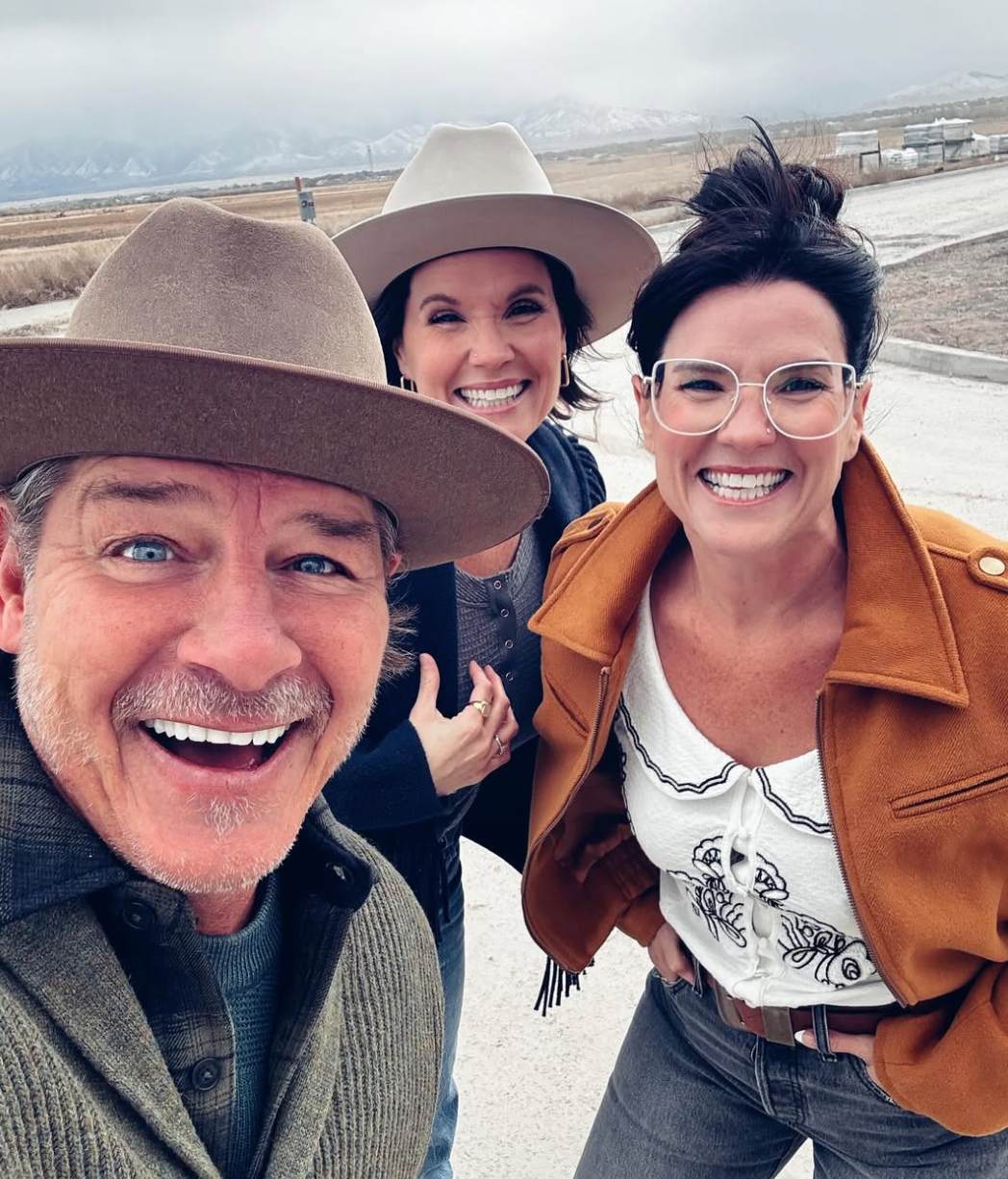ty pennington and unsellable houses stars lyndsay and leslie