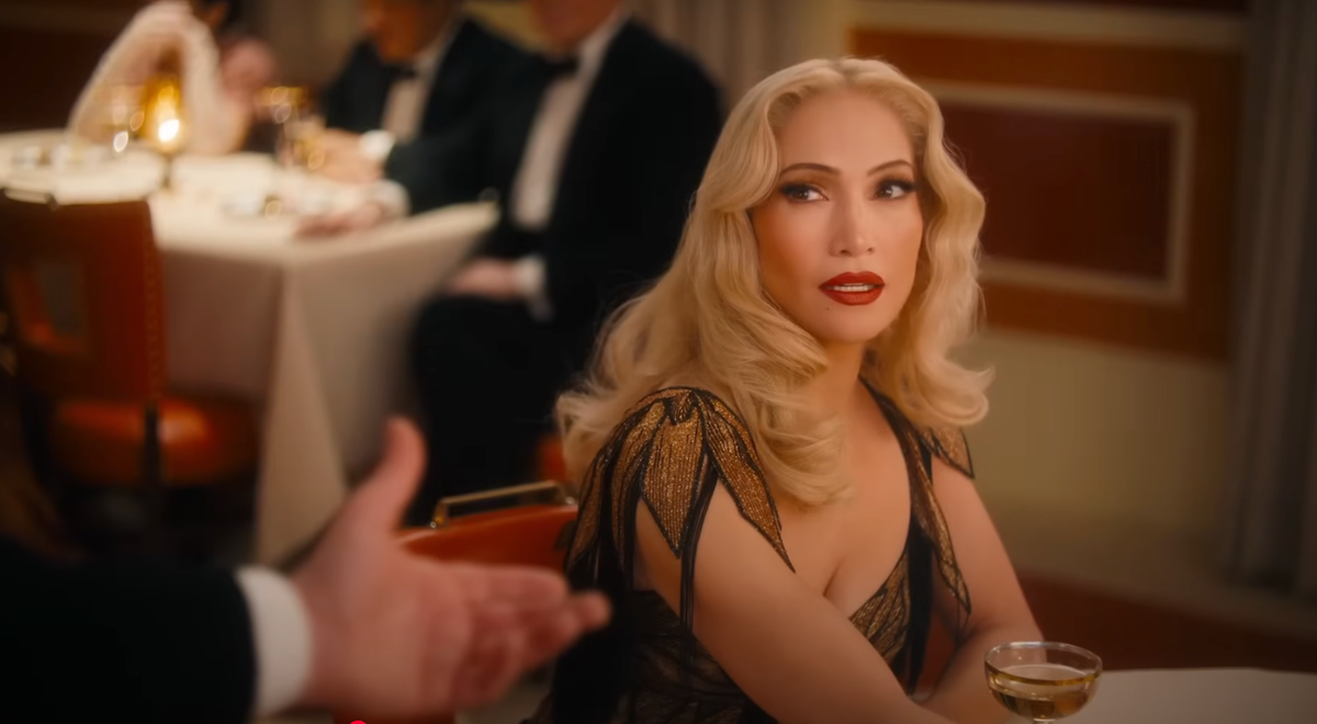jlo in kus van de spinnenvrouw