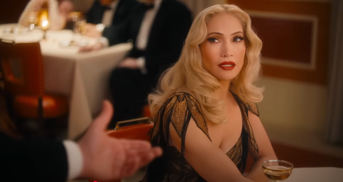 Jlo en el beso de la mujer araña