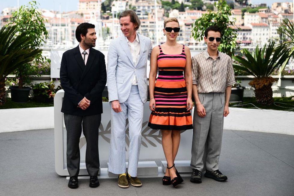 <div>Scarlett Johansson Got Dolled Up At Cannes, And She's Got Amazing Legs For Days</div>