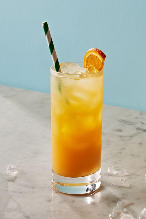 screwdriver cocktail garnished with an orange slice