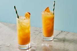 screwdriver cocktail garnished with an orange slice