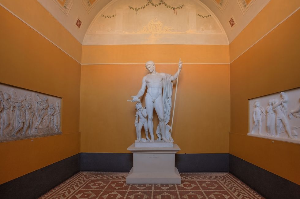 sculpture of mars and amor at thorv 
