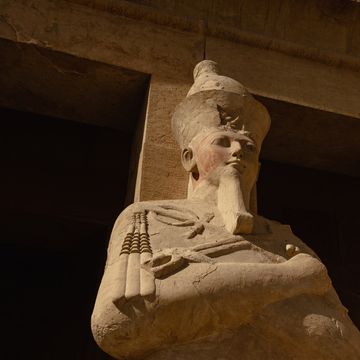 sculpture of queen hatshepsutas a male pharaoh entrance of her temple luxor