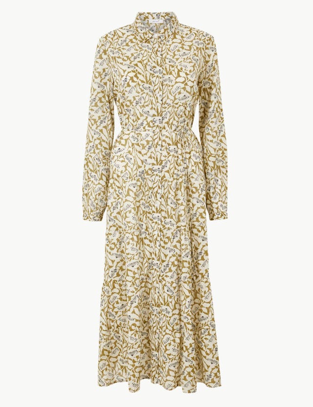 Clothing, Dress, Day dress, Sleeve, Beige, Gown, Outerwear, Cocktail dress, Robe, Neck, 