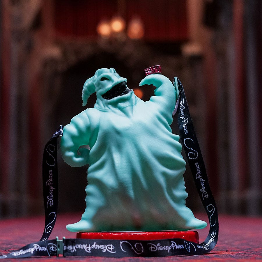 Green, Action figure, Figurine, Performance, Photography, Fictional character, Darkness, Flesh, 