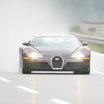 bugatti veyron en el circuito de ehra lessien