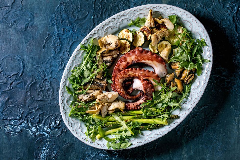 piatto di pesce e verdure