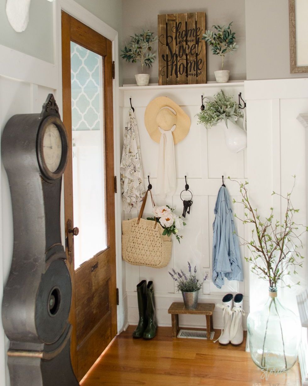 spring decor ideas hanging entryway