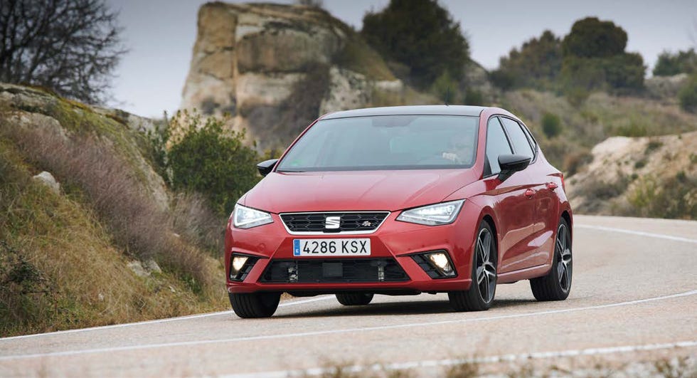 Seat Ibiza - vista frontal en carretera