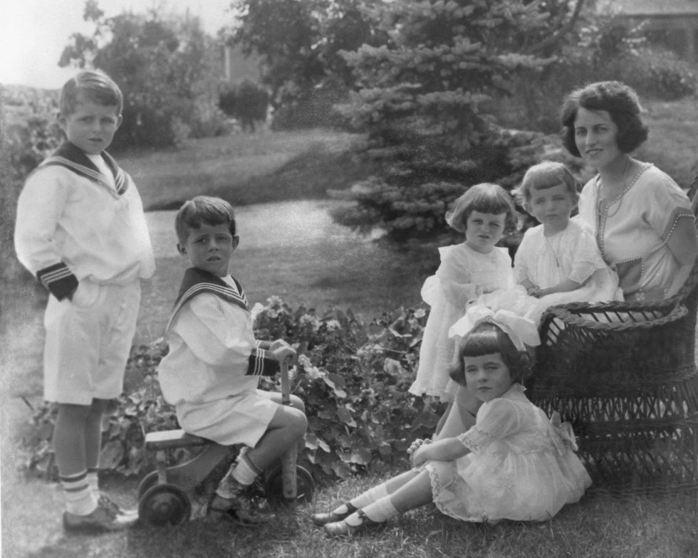 rose kennedy with her five young children