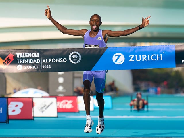 Sabastian Sawe wins the 2024 Valencia Marathon in 20205