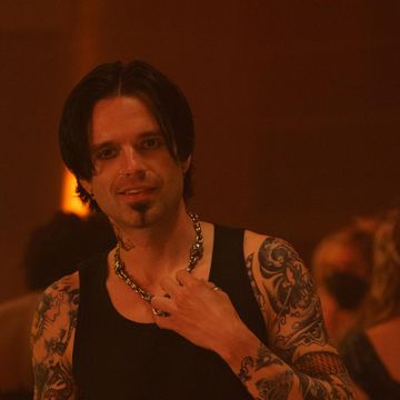 sebastian stan as tommy lee in pam and tommy hulu series