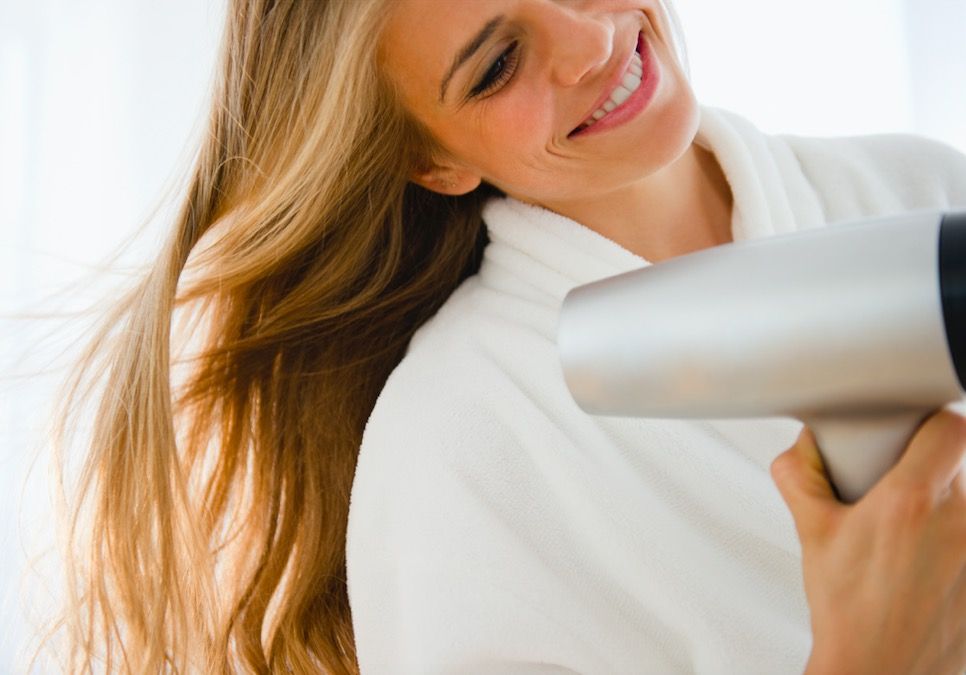Protege tu melena como se merece con este secador de pelo iónico: ¡ahora  con un 22% de descuento en Cecotec!