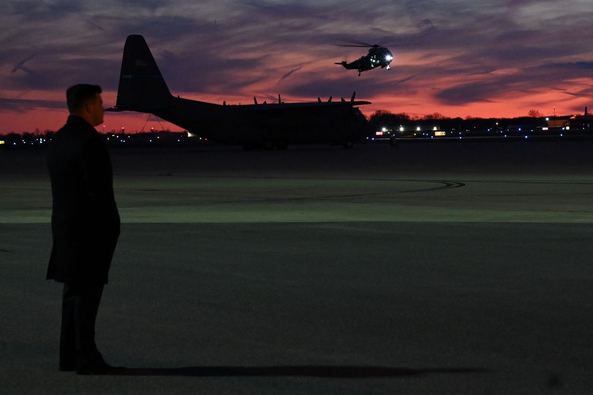 a secret service officer stands watch as us president joe biden arrives on marine one at the delaware air national guard base in new castle, de, on february 25, 2022 photo by jim watson  afp photo by jim watsonafp via getty images