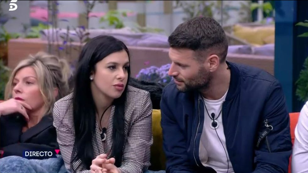 alberto tontea con elena en secret story
