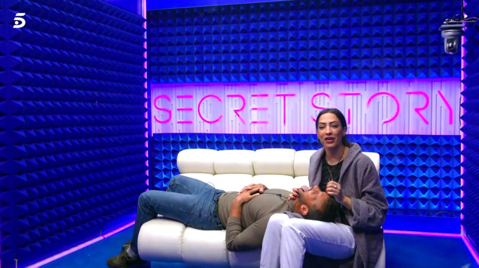 laila y héctor tontean en secret story