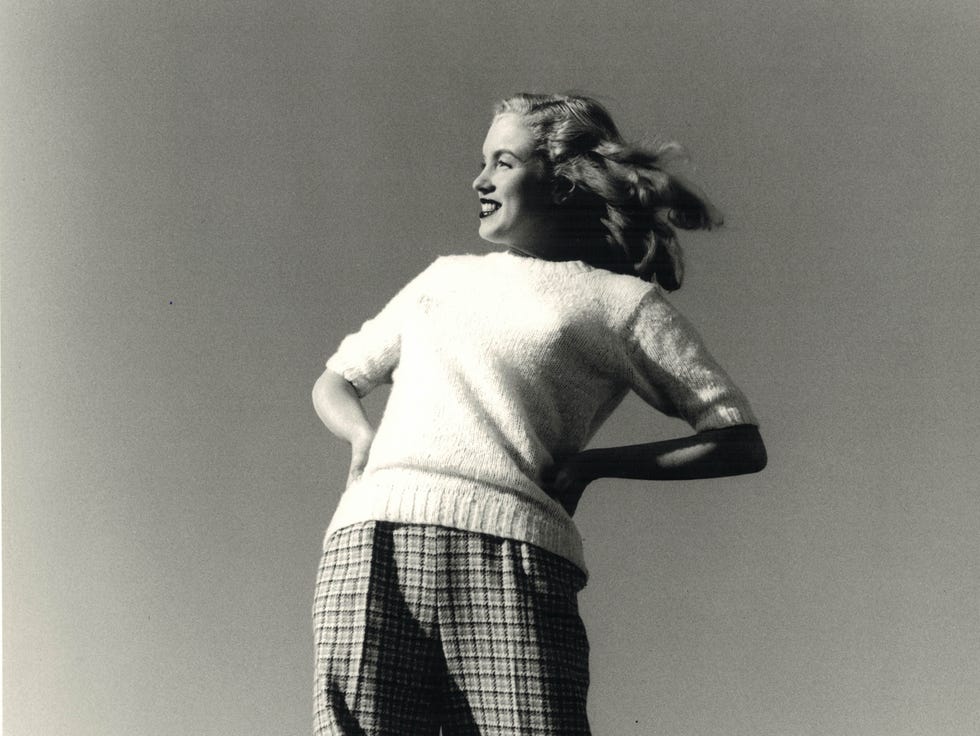 norma jeane baker aka marilyn monroe in 1946 at an early photo shoot with photographer joseph jasgur