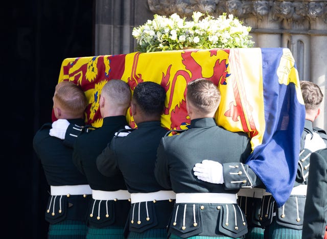 see the queen lying in state