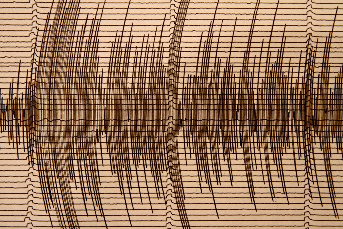 seismograph recording earthquake