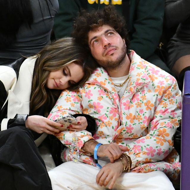 selena gomez and benny blanco at the los angeles lakers game