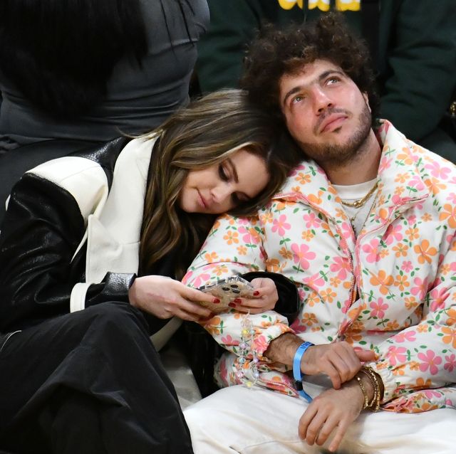 selena gomez and benny blanco at the los angeles lakers game