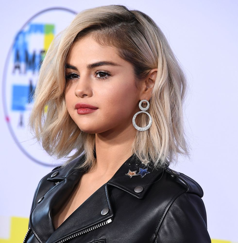Selena Gomez's Hair is Now Platinum Blonde - Selena Gomez Dyes Hair 2022